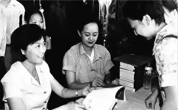 敬一丹曾因不够锋利不自信 被同事评价“敬大姐心太软”封面图