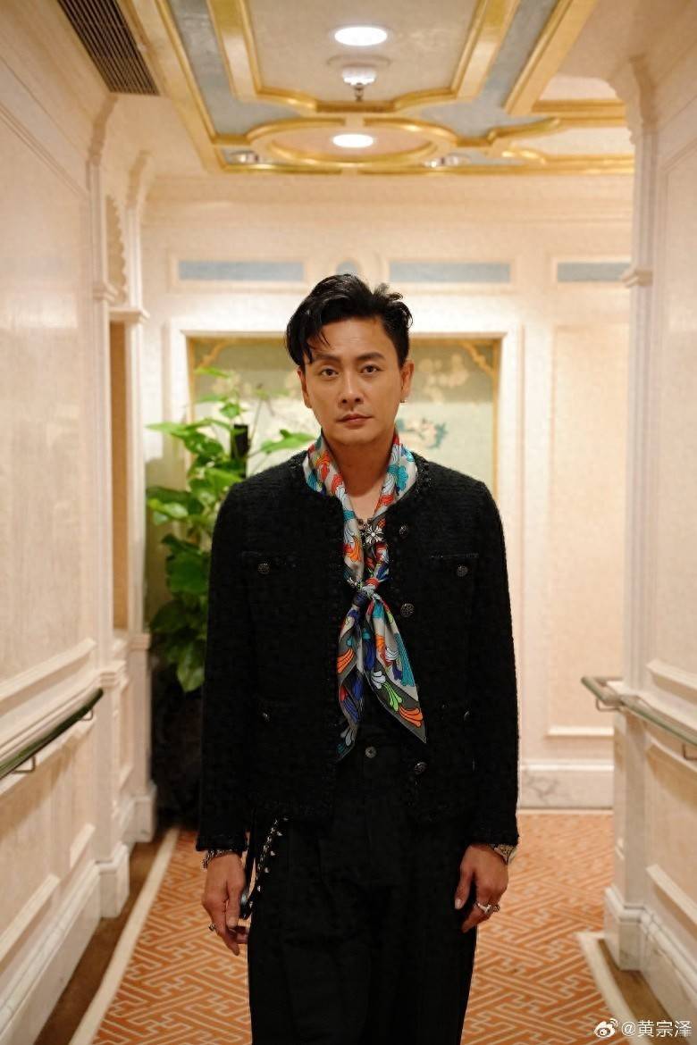 黄宗泽首做电影监制,为等心仪女主角退出2027年贺岁档,人选保密封面图