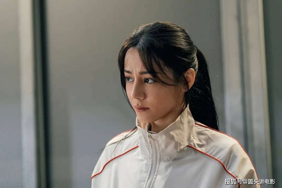 当前热映电影票房榜,《功夫女足》跌至第三,第一总票房突破19亿封面图