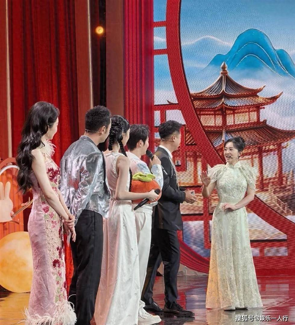 央视中秋晚会主持阵容揭晓！唯独谢娜被替换 原因可能出乎你意料封面图