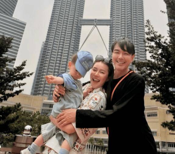 TVB女星黄翠如产后拍新剧即做女一!接替视后李佳芯,与46岁男星学生谈恋爱封面图