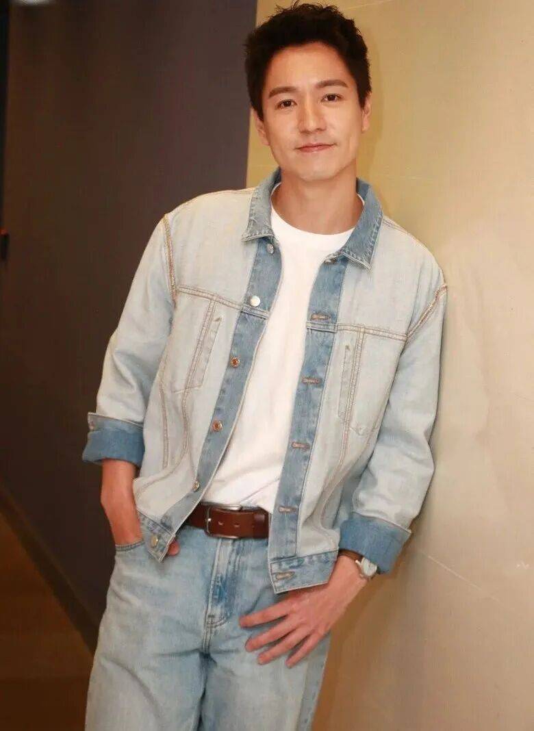 TVB小生吴伟豪不愿谈论感情，新剧与周嘉洛双男主，下月将与父亲内地开唱封面图