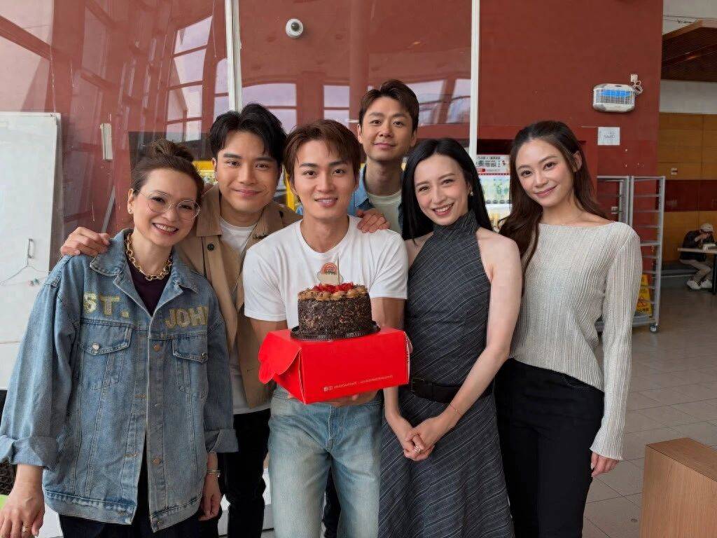 TVB小生生日照常开工，好友电视城内送上惊喜，主演新剧刚杀青封面图