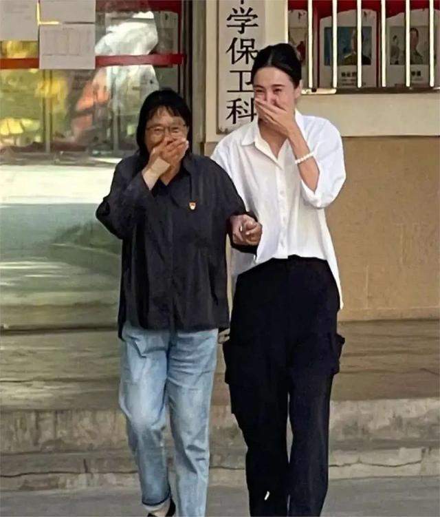 飞天官博评论区吵翻了?宋佳揽三大视后靠的不是题材红利,是演技封面图