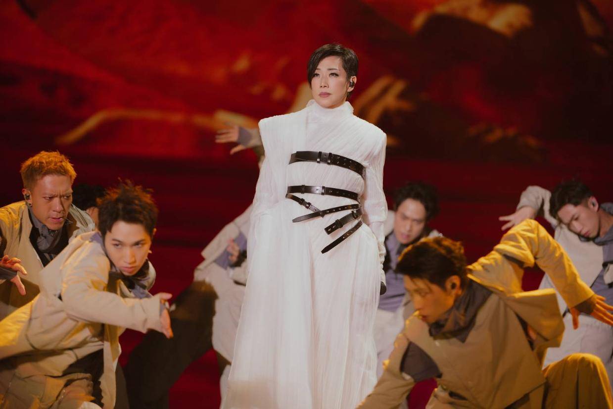 林忆莲《回响：终章》上海首演启幕 全新舞台视觉重构经典封面图