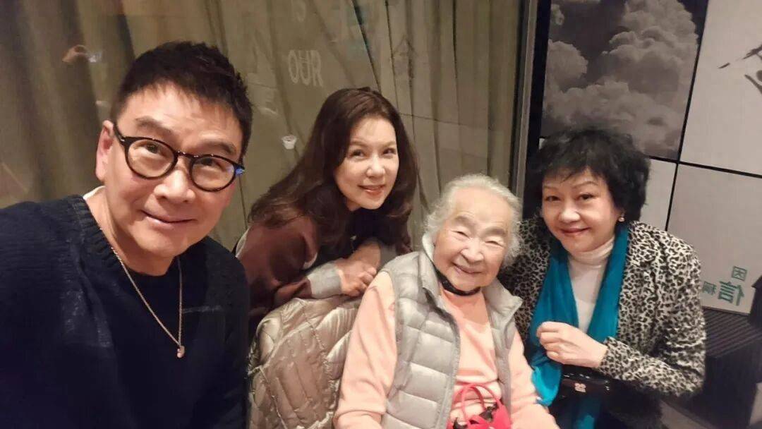 香港小虎队成员旧照再被讨论,曾写歌给谭咏麟,剧集主题曲成经典封面图