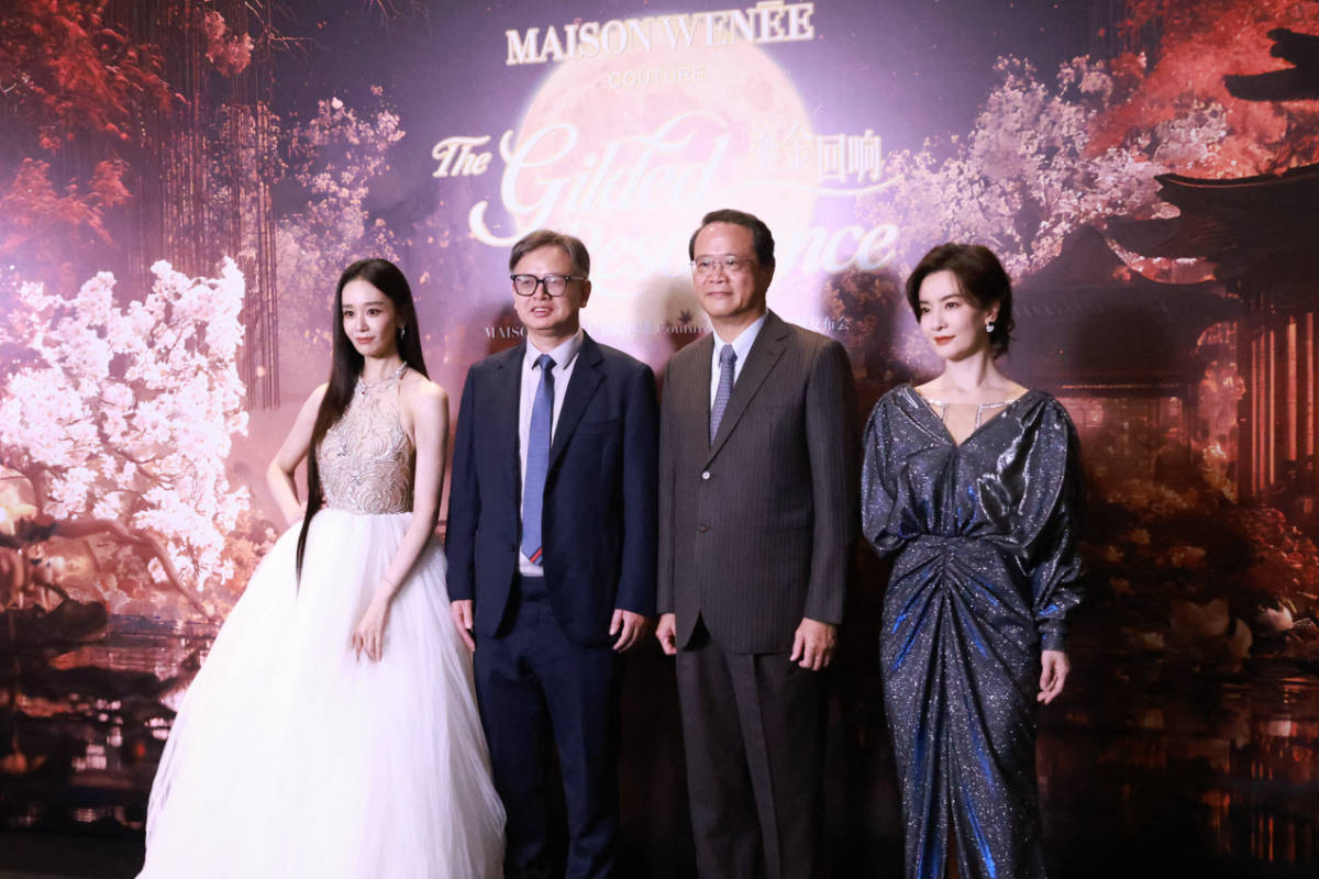 李晟海陆同框看秀引回忆杀 许佳琪黑金亮片吊带裙造型复古华丽封面图