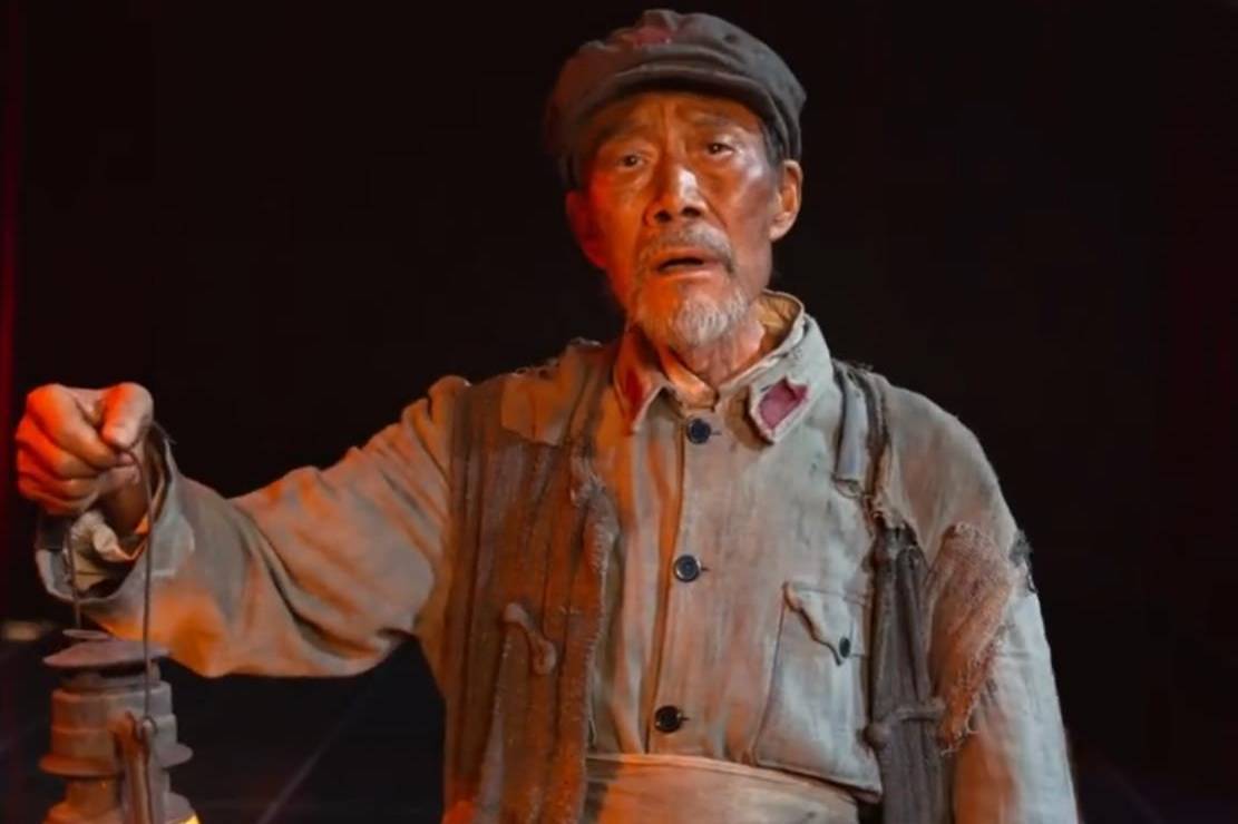 72岁李雪健双耳听不见也说不了话,靠AI制作旁白,无声表演震撼全场封面图